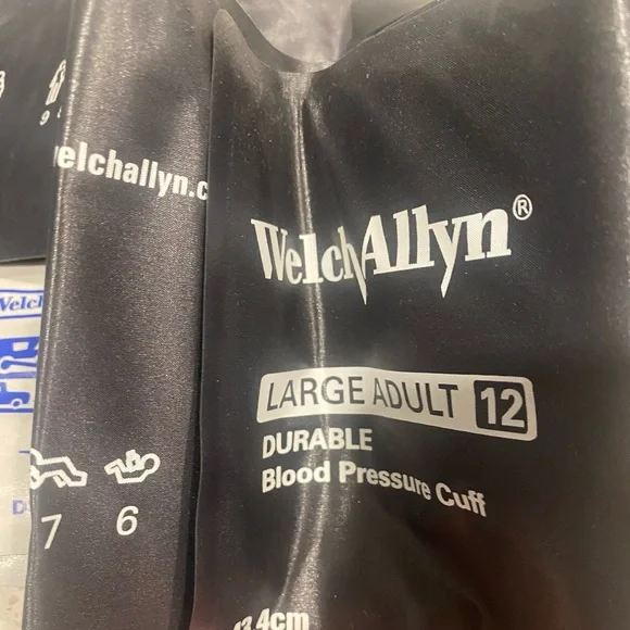 Welch Allyn Blood Pressure Cuff Set w/ Stethoscope & bandage scissors - Picture 11 of 14